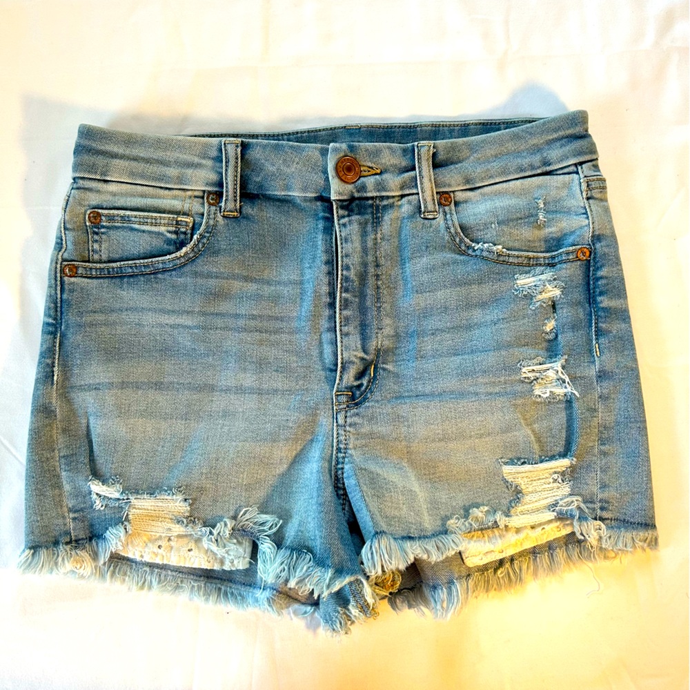 American Eagle super stretch, distressed denim jean shorts, size 8, trendy